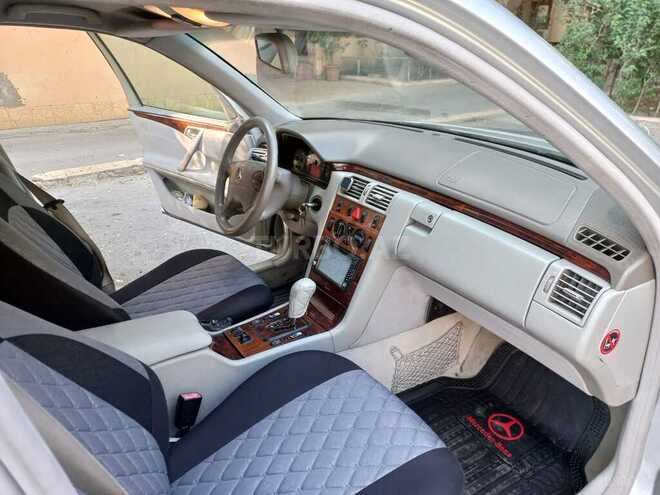 Mercedes E 220 2001, 289,000 km - 2.2 l - Bakı