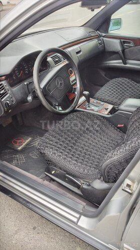 Mercedes E 230 1995, 321,000 km - 2.3 l - Xaçmaz