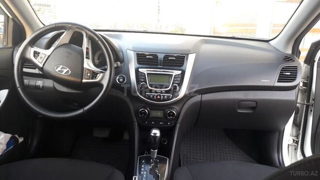 Hyundai Accent 2012, 176,000 km - 1.6 l - Masallı