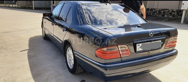 Mercedes E 240 1998, 406,000 km - 2.4 l - Qusar