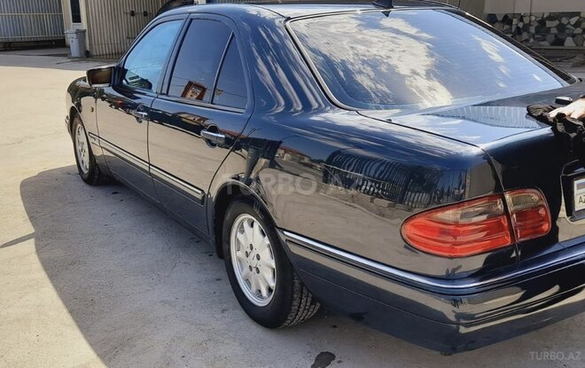 Mercedes E 240 1998, 406,000 km - 2.4 l - Qusar