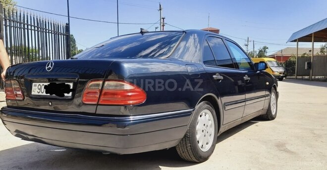 Mercedes E 240 1998, 406,000 km - 2.4 l - Qusar