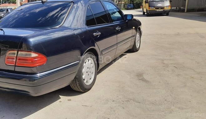 Mercedes E 240 1998, 406,000 km - 2.4 l - Qusar