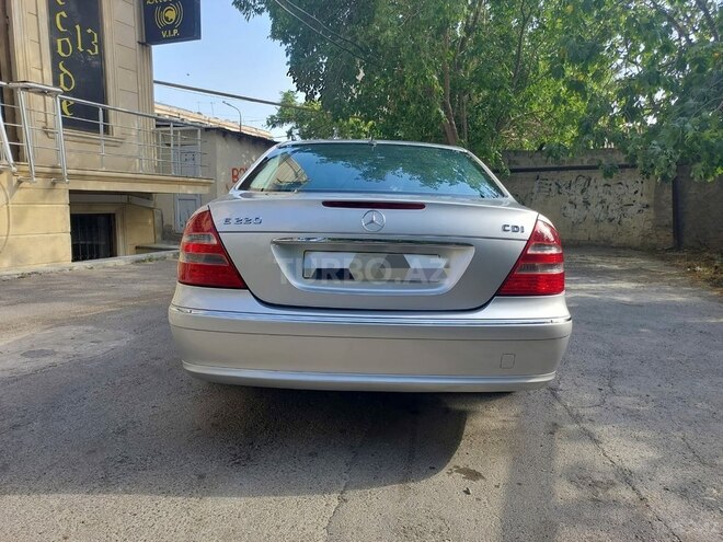 Mercedes E 220 2006, 260,000 km - 2.7 l - Bakı