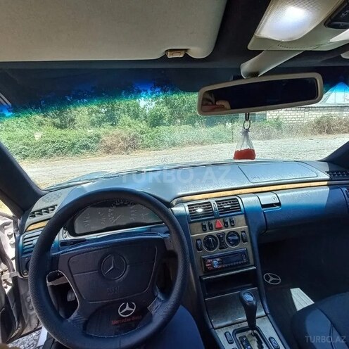 Mercedes E 220 1999, 250,000 km - 2.2 л - Xaçmaz