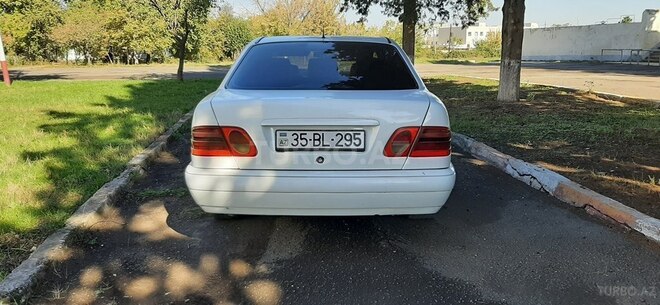 Mercedes E 220 1998, 452,021 km - 2.2 l - Qazax