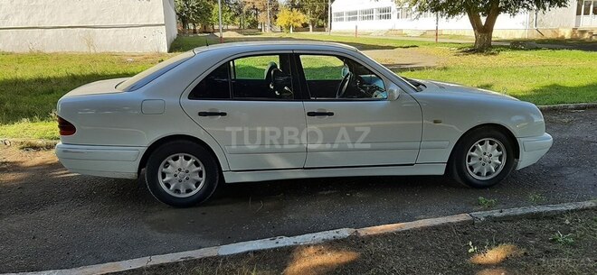 Mercedes E 220 1998, 452,021 km - 2.2 l - Qazax