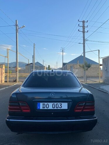 Mercedes E 240 2000, 280,000 km - 2.4 л - Gəncə