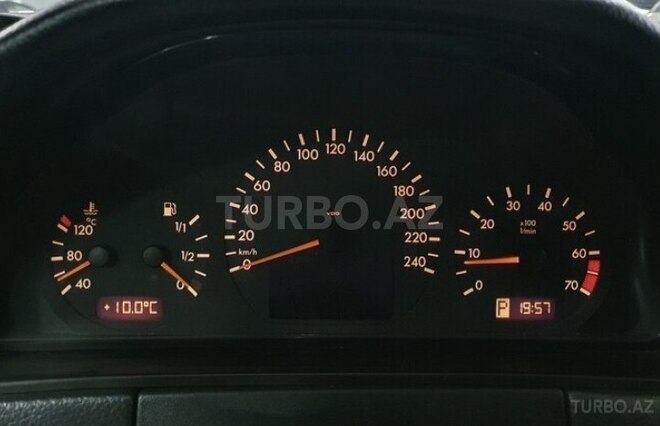 Mercedes E 240 2000, 280,000 km - 2.4 л - Gəncə