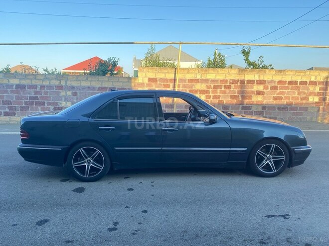 Mercedes E 240 2000, 280,000 km - 2.4 л - Gəncə