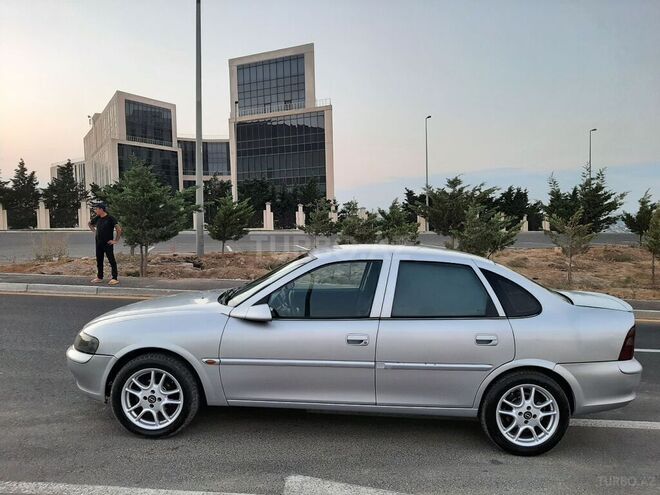 Opel Vectra 1998, 290,000 km - 1.8 л - Bakı
