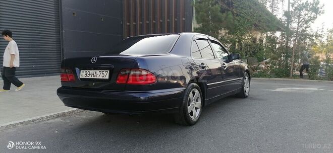Mercedes E 220 2000, 376,000 km - 2.2 l - Bakı