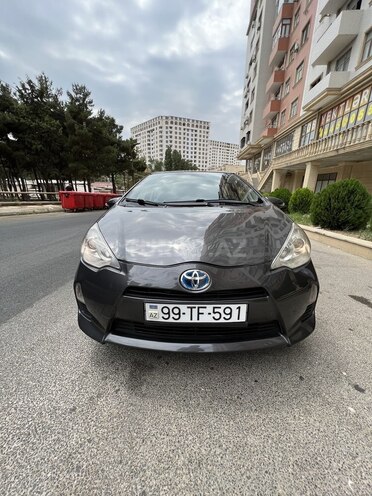 Toyota Prius C 2012, 188,293 km - 1.5 л - Bakı