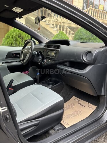 Toyota Prius C 2012, 188,293 km - 1.5 л - Bakı