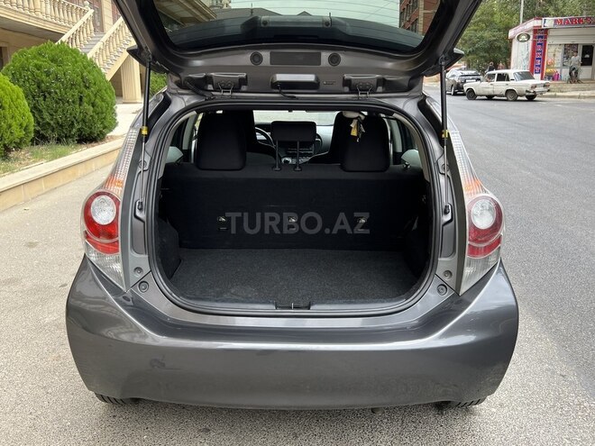 Toyota Prius C 2012, 188,293 km - 1.5 л - Bakı