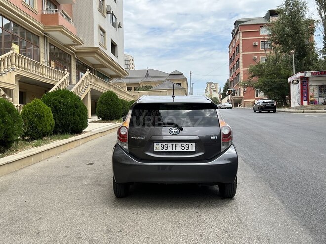 Toyota Prius C 2012, 188,293 km - 1.5 л - Bakı