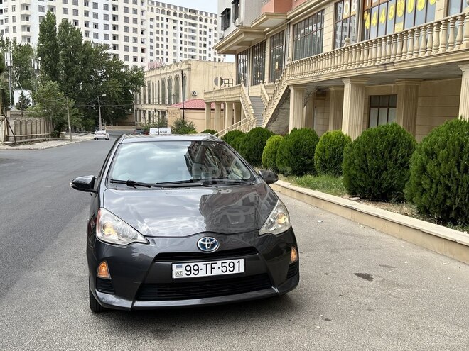 Toyota Prius C 2012, 188,293 km - 1.5 л - Bakı