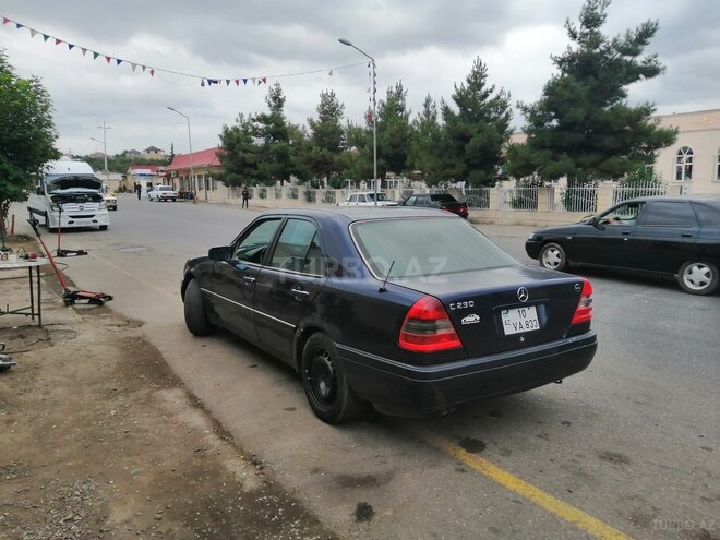 Mercedes C 220 1995, 250,000 km - 2.2 l - Quba