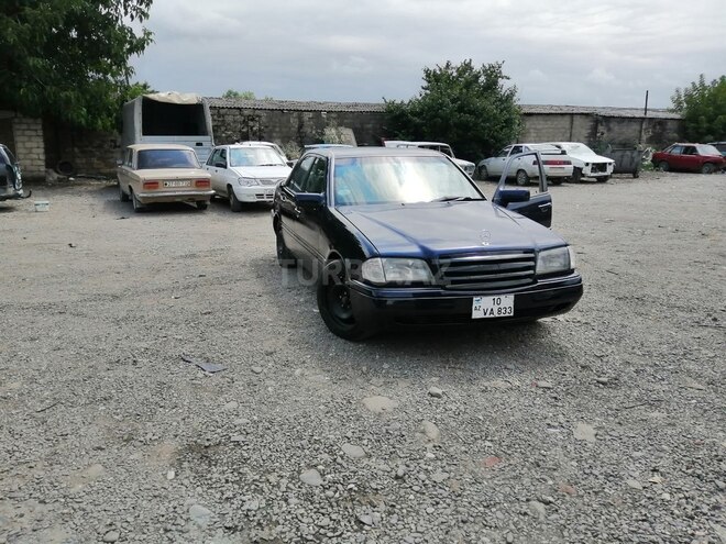 Mercedes C 220 1995, 250,000 km - 2.2 l - Quba