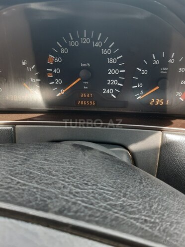 Mercedes E 200 2001, 286,596 km - 2.0 l - Bakı