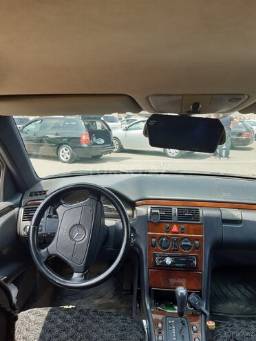 Mercedes E 200 2001, 286,596 km - 2.0 l - Bakı