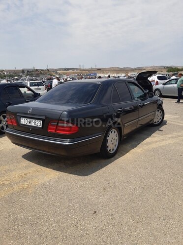 Mercedes E 200 2001, 286,596 km - 2.0 l - Bakı