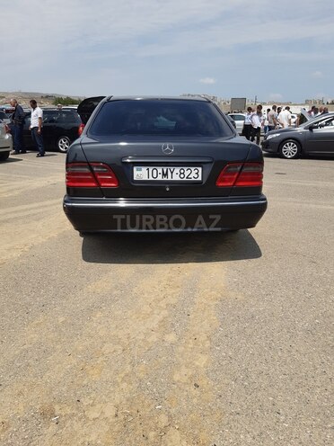 Mercedes E 200 2001, 286,596 km - 2.0 l - Bakı