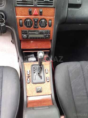 Mercedes E 230 1996, 380,000 km - 2.3 l - Qazax