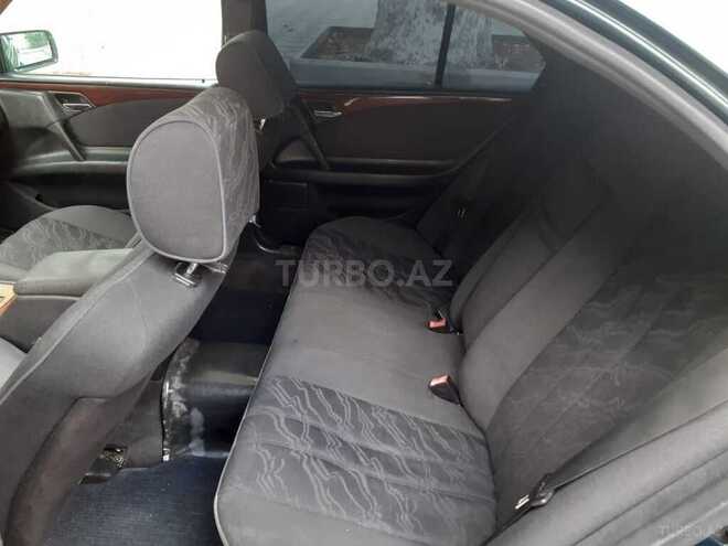 Mercedes E 230 1996, 380,000 km - 2.3 l - Qazax