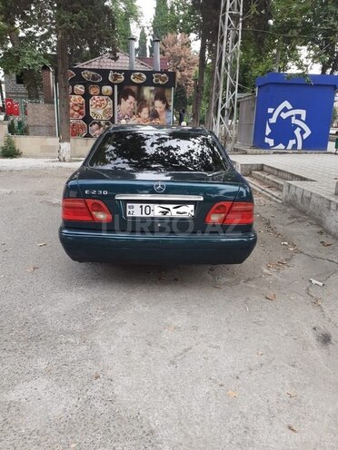 Mercedes E 230 1996, 380,000 km - 2.3 l - Qazax