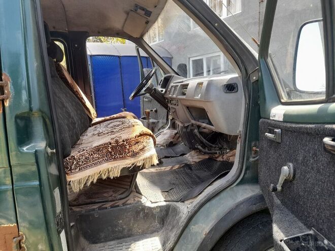 GAZ 2705 1999, 550,000 km - 2.4 l - Astara