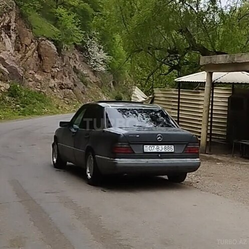 Mercedes E 220 1992, 425,452 km - 2.2 l - Bakı