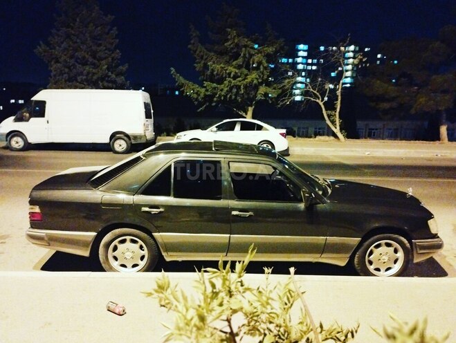 Mercedes E 220 1992, 425,452 km - 2.2 l - Bakı