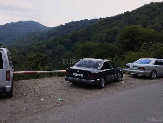 Mercedes E 220 1992, 425,452 km - 2.2 l - Bakı