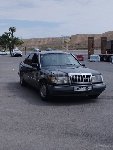 Mercedes E 220 1992, 425,452 km - 2.2 l - Bakı