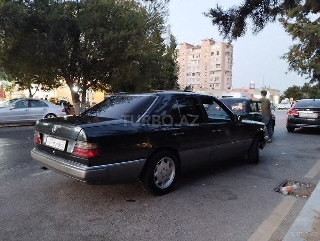 Mercedes E 220 1992, 425,452 km - 2.2 l - Bakı
