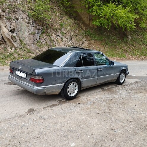 Mercedes E 220 1992, 425,452 km - 2.2 l - Bakı