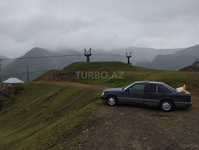 Mercedes E 220 1992, 425,452 km - 2.2 l - Bakı