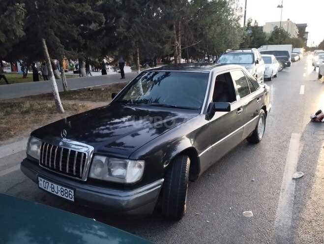 Mercedes E 220 1992, 425,452 km - 2.2 l - Bakı