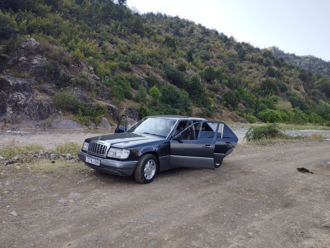 Mercedes E 220 1992, 425,452 km - 2.2 l - Bakı