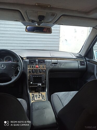 Mercedes E 320 1999, 242,000 km - 3.2 l - Bakı