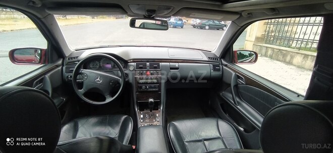 Mercedes E 280 2001, 415,000 km - 2.8 l - Zaqatala