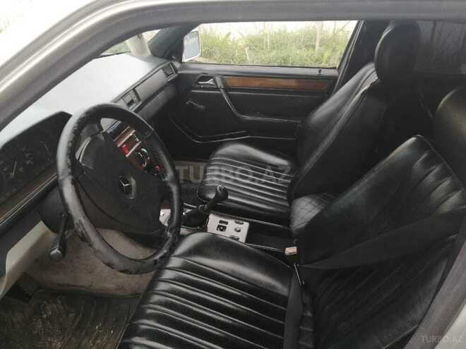 Mercedes E 250 1986, 856,080 km - 2.5 l - Bakı