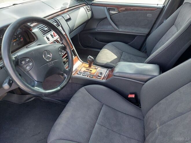 Mercedes E 270 1999, 269,000 km - 2.7 l - Gəncə