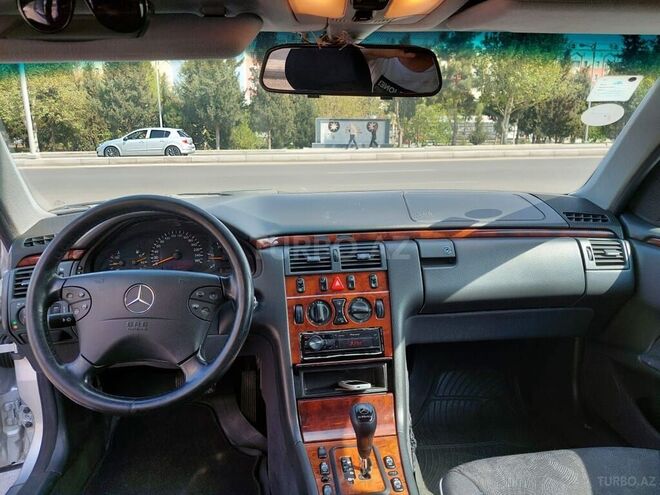 Mercedes E 270 1999, 269,000 km - 2.7 l - Gəncə