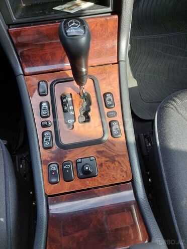 Mercedes E 270 1999, 269,000 km - 2.7 l - Gəncə
