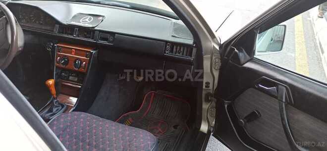 Mercedes E 260 1990, 300,000 km - 2.6 l - Bakı