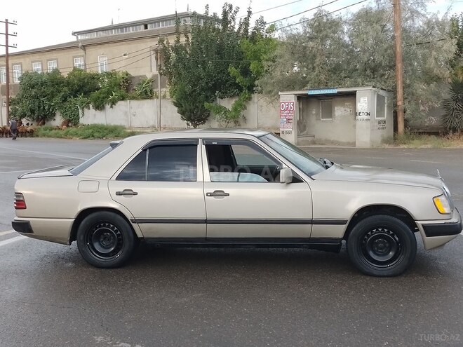 Mercedes E 260 1990, 300,000 km - 2.6 l - Bakı