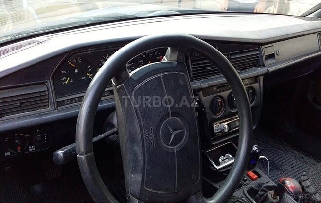 Mercedes 190 1990, 299,000 km - 2.3 л - Ucar