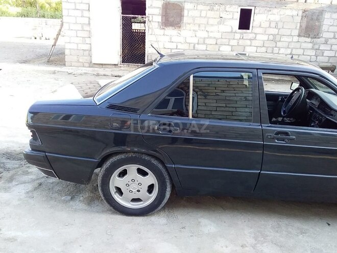 Mercedes 190 1990, 299,000 km - 2.3 л - Ucar